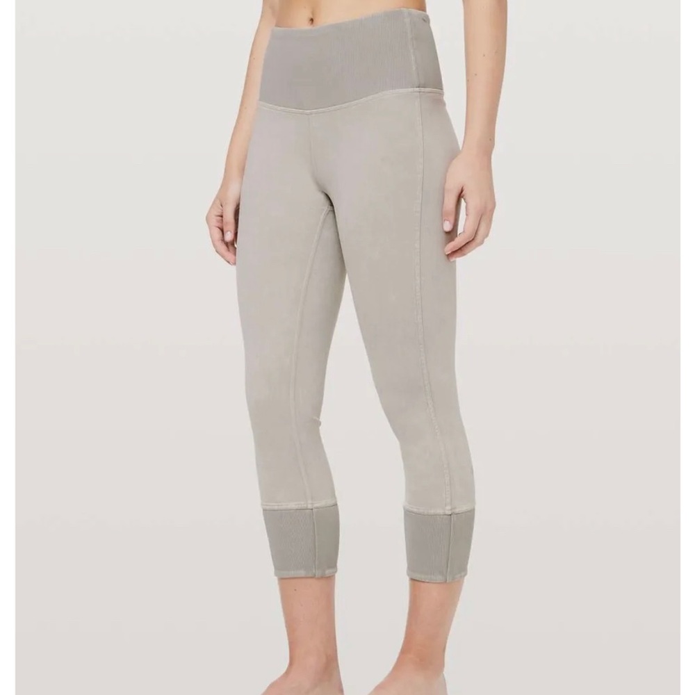 Lululemon, Wunder Under Crop 23”, ribbed, full-on luxtreme, like new, Sz:6, clay